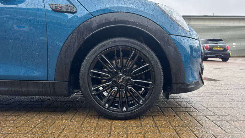 MINI Hatchback 2.0 Cooper S Exclusive 5dr Auto [Comfort/Nav Pack] Petrol Hatchback